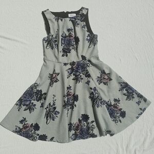 Elle Sleeveless Gray with Floral print Fit & Flare Dress Size 10